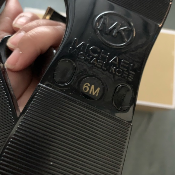 NEW Michael Kors - Kayden Thong Sandals - Picture 5 of 7